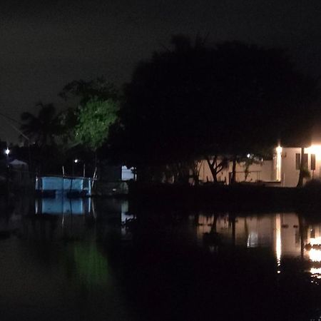 Pradeep'S Backwater Villa Kochi Exterior photo