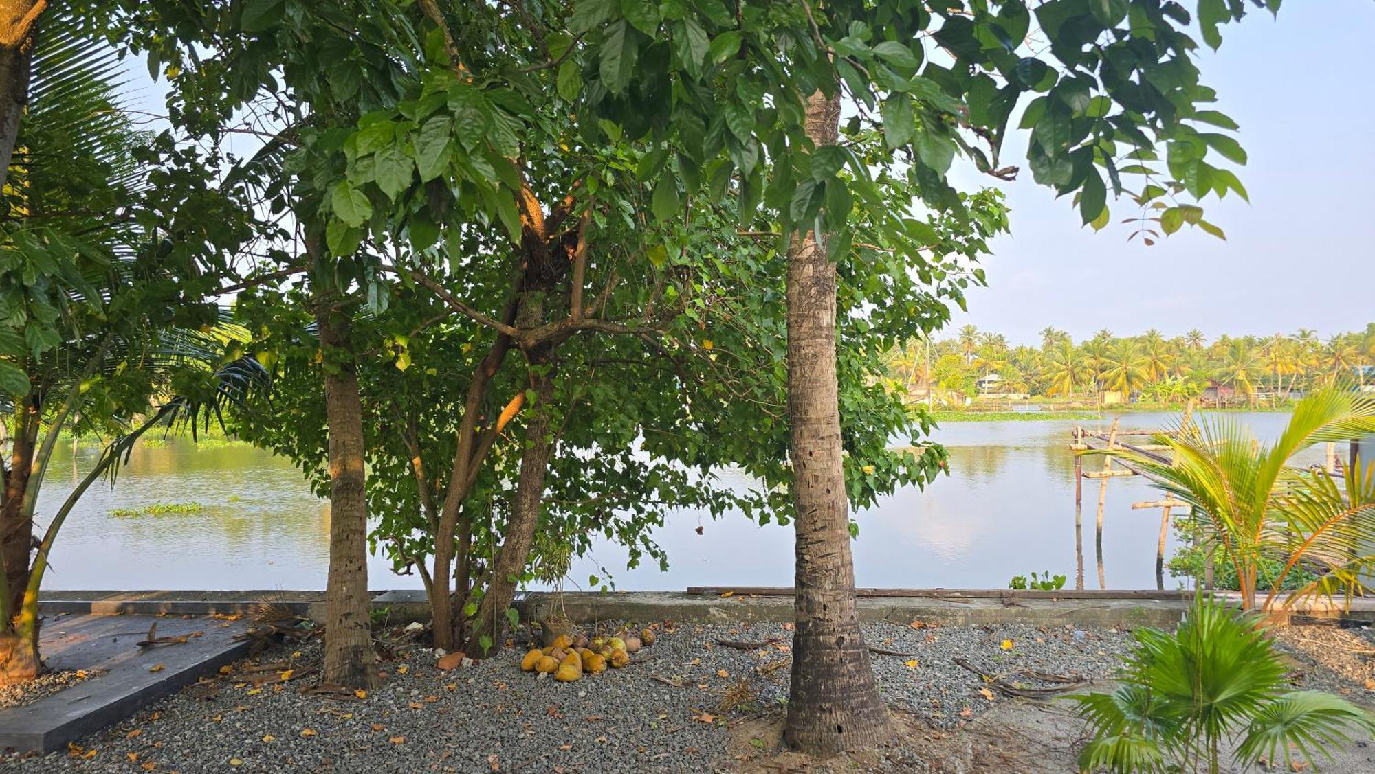 Pradeep'S Backwater Villa Kochi Exterior photo